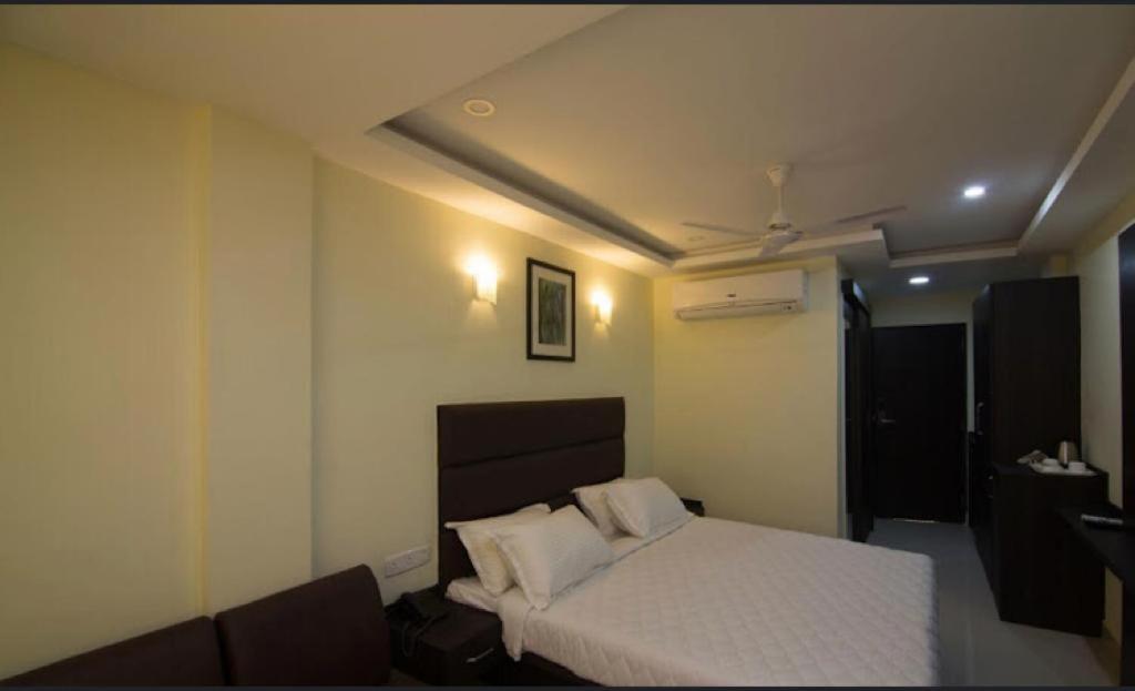 Ample Yard Chennai Exterior foto